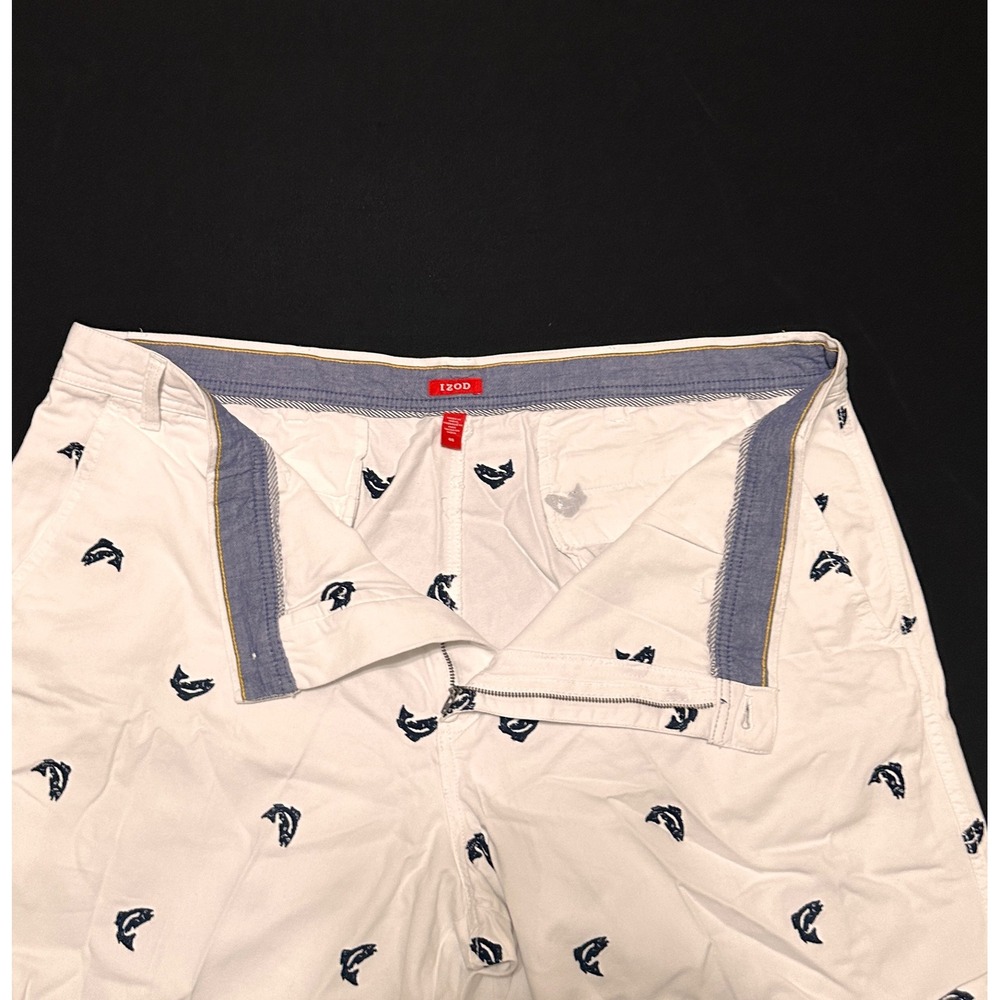 IZOD Saltwater Mens 46 White Navy Fish Embroidered Flat Front Chino Shorts - Picture 2 of 8